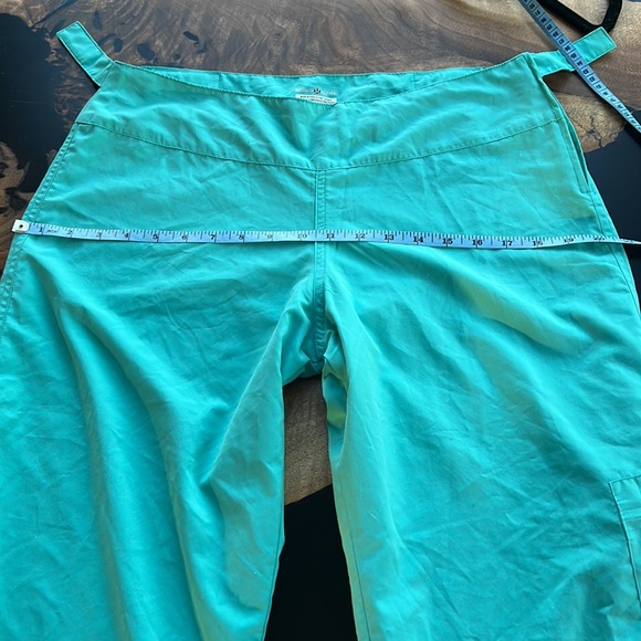 Vintage Lululemon crop pants, size 8. - Picture 10 of 16
